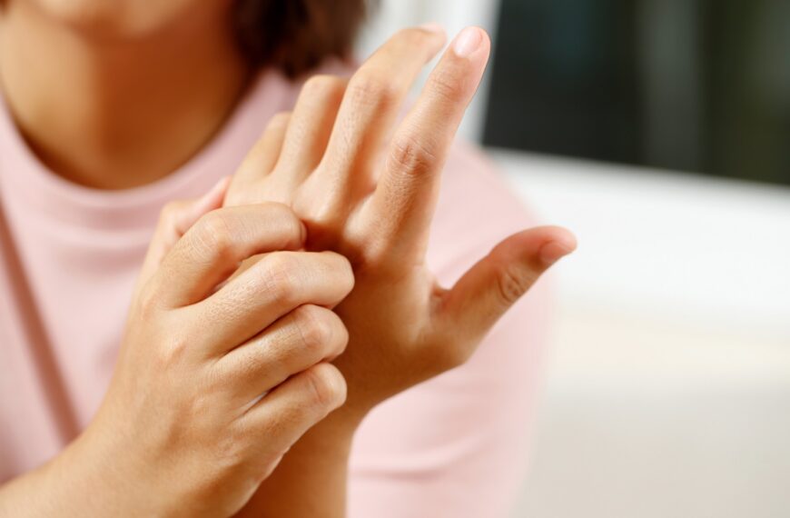 Świerzb – objawy, leczenie i skuteczne sposoby zapobiegania